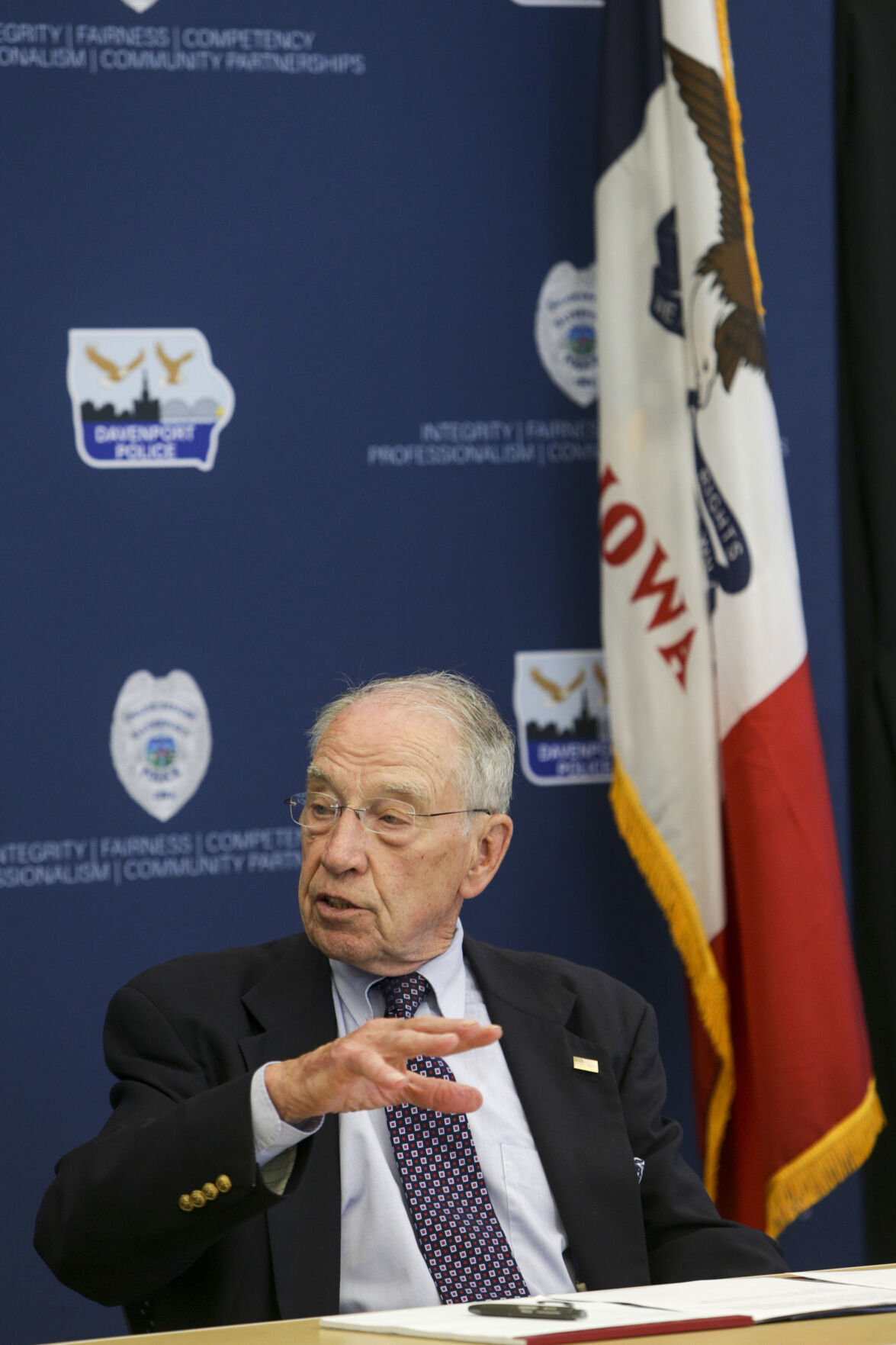 060122-qc-nws-grassley-10.jpg